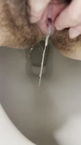 嗯