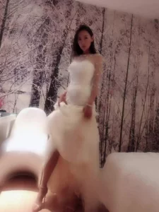 没能力别娶太漂亮的！老婆穿婚纱出轨络腮胡榜一大哥