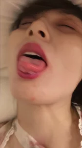 穿上各种情趣装哄男友开心 必须要狠狠干她骚逼