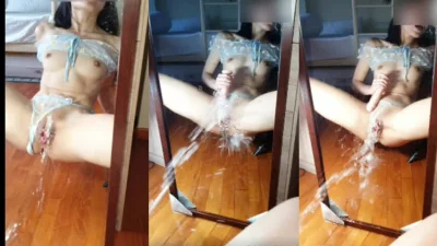 大二学妹寝室自慰！高潮狂喷一地!连喷了5次发河了!太爽了